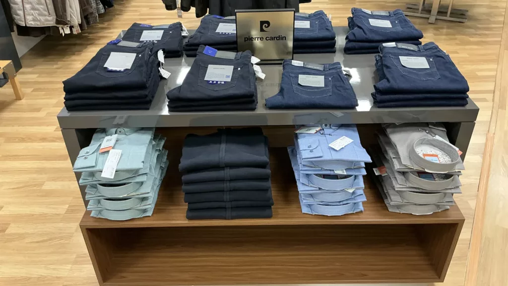 meyer-habillement-jeans-homme-table